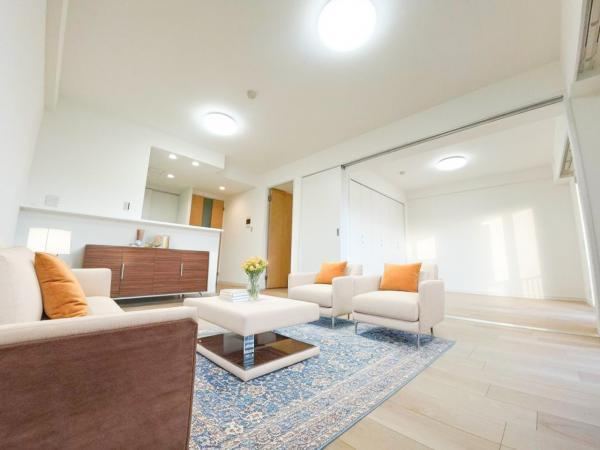 Modern 2LDK+S Apartment in Kohoku, Yokohama - Photo 1