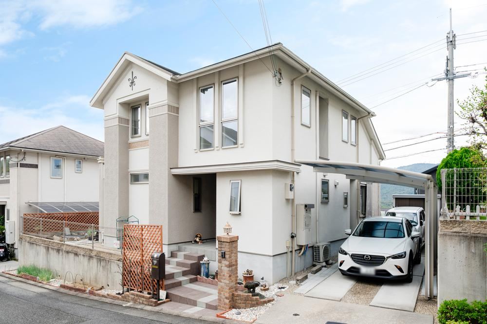 Bright 4LDK+S Home in Kikubidai, Nara - Photo 1
