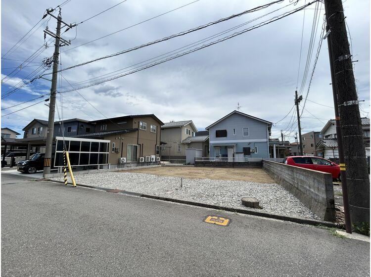 203 m² land in Kanazawa, Ishikawa - Photo 1