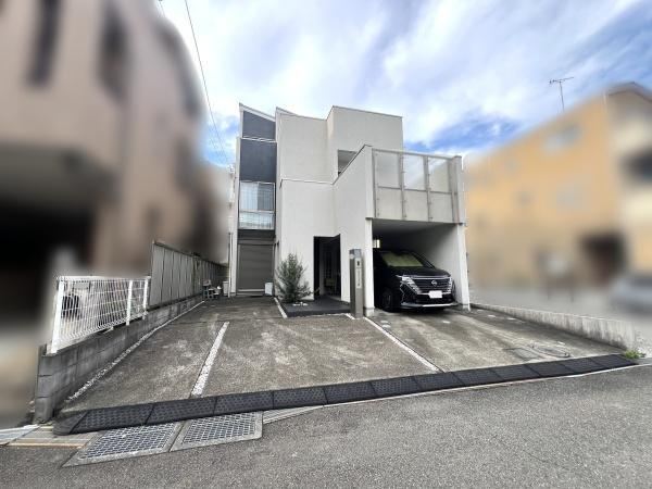 Spacious 4LDK+S Detached House in Noborito - Photo 1