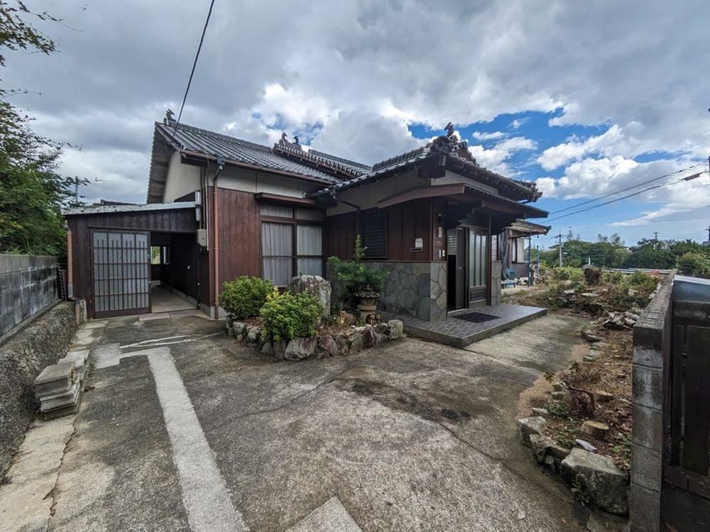 Spacious 6DK Detached House in Higashi-Kiwa - Photo 1