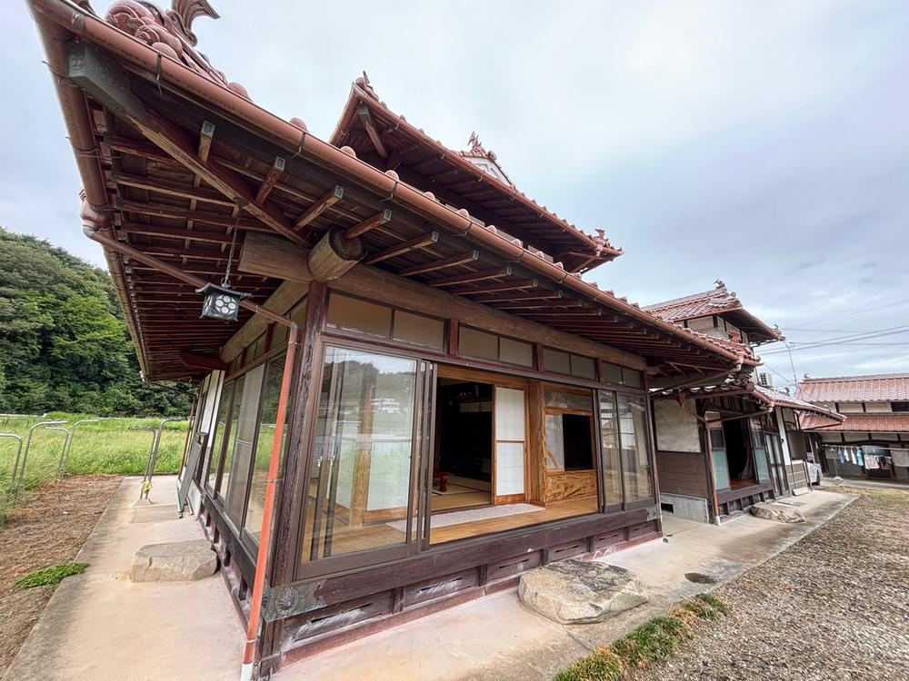Spacious 4LDK Home Near Shiraichi Station - Photo 1