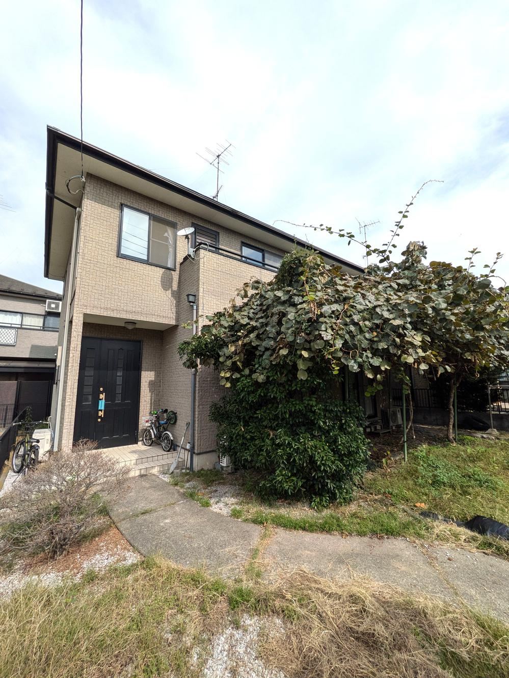 Spacious 4LDK House with Large Land - Photo 1