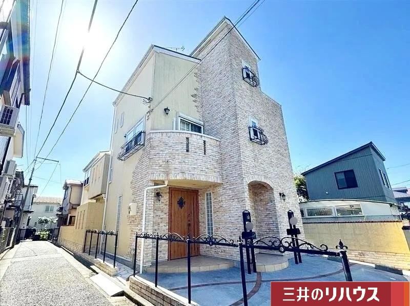 Spacious 3LDK Home with Mountain Views in Oizumigakuen - Photo 1