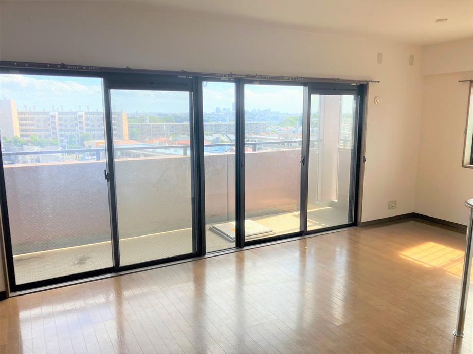 Bright 3LDK Corner Apartment in Funabashi - Photo 1
