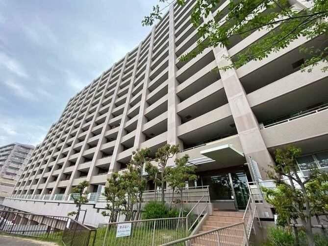 2LDK apartment in Tarumi Ward, Kobe, Hyogo - Photo 1