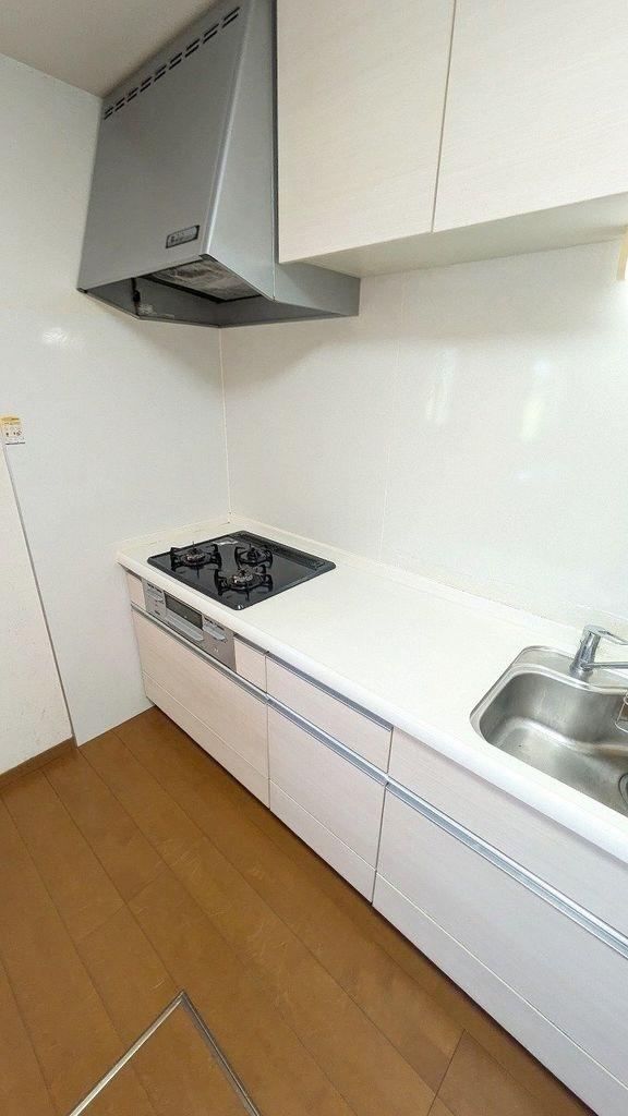 Spacious 5LDK+S House with Renovations in Sakurabatake - Photo 1