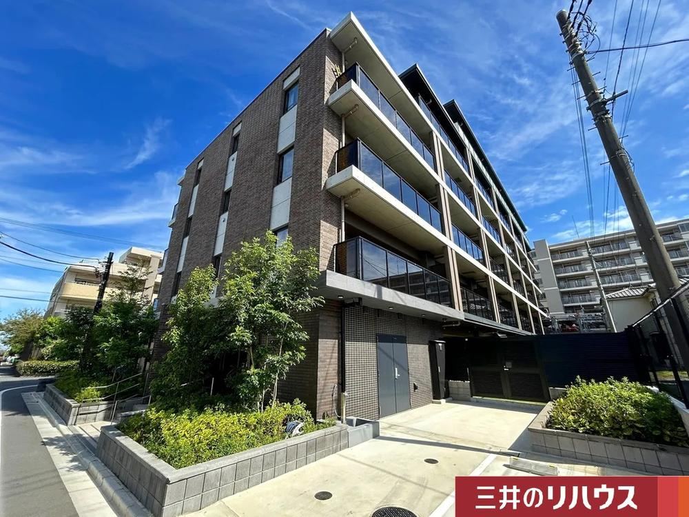 Modern 3LDK Apartment Near Hazama Station - Photo 1