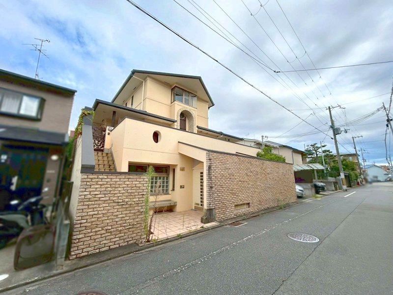 Versatile 5LDK Detached House in Kitaku - Photo 1