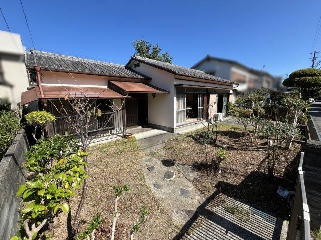 Sunny 4DK Bungalow in Safe Area of Kochi - Photo 1