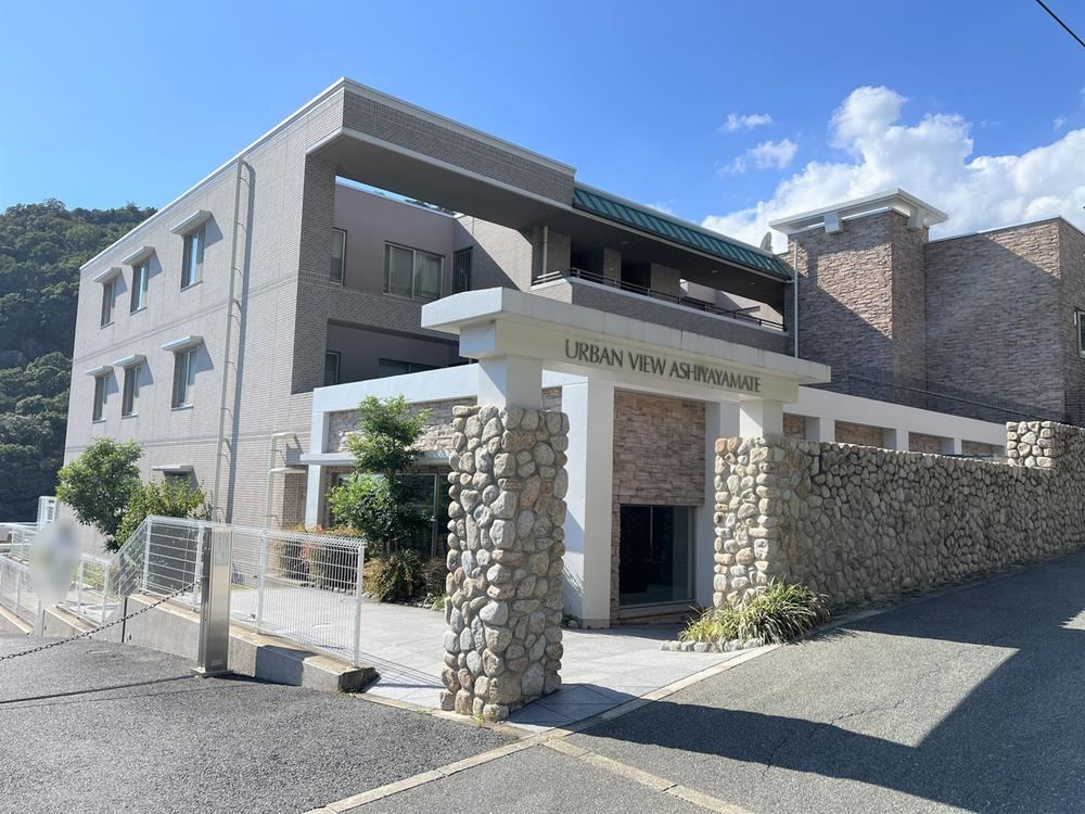 4LDK apartment in Ashiya, Hyogo - Photo 1