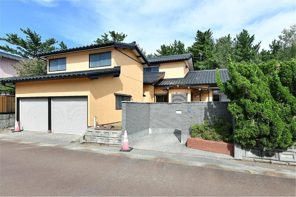 High-Quality 5DK Home in Momozaki-hama - Photo 1