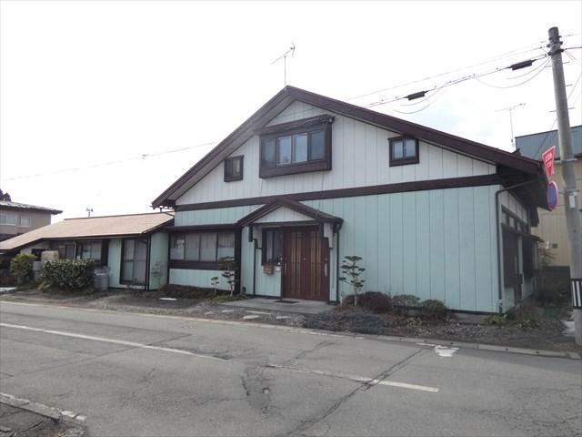 Convenient Land Near Universe Hyakuzaki Store - Photo 1