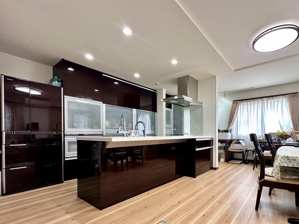 Spacious 3LDK House with Peninsula Kitchen in Morigaoka - Photo 1