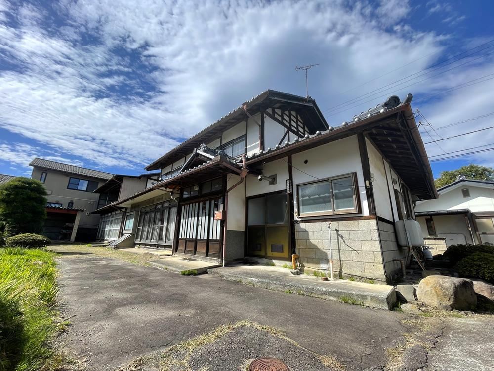 Stunning 7DK House with Beautiful Garden in Kasuga - Photo 1
