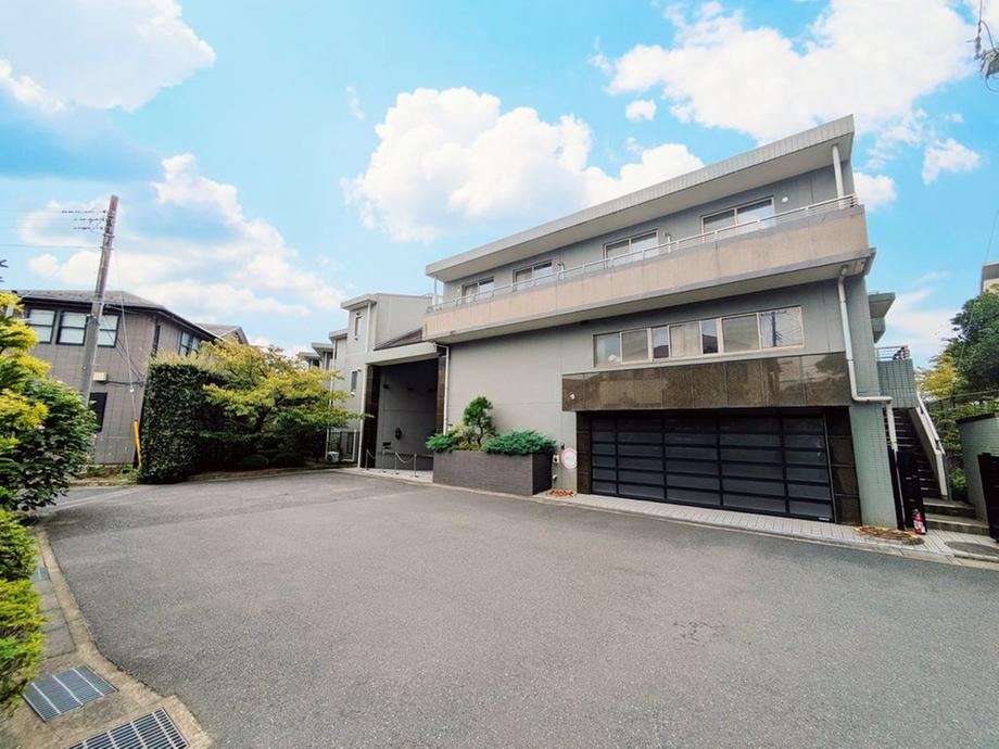 Spacious 3LDK Apartment in Yuigahama, Kamakura - Photo 1