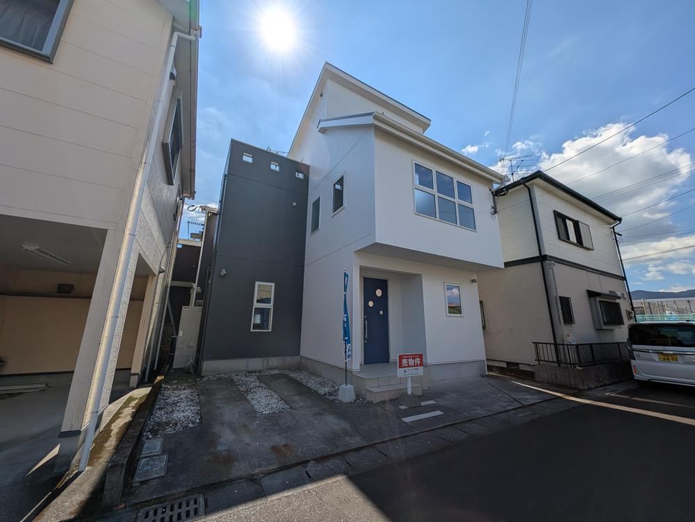Fully Renovated 3LDK Home in Taniyama - Photo 1