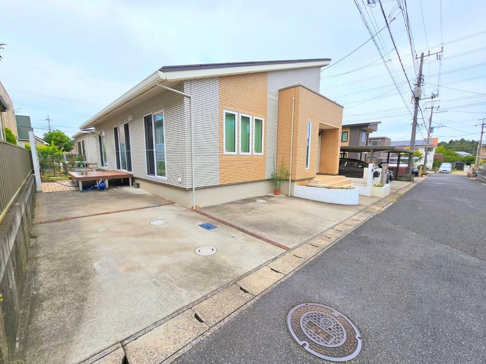Charming Bungalow by Ichijo Construction - Photo 1