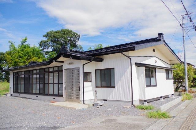 Fully Renovated 3LDK House in Nabekake - Photo 1