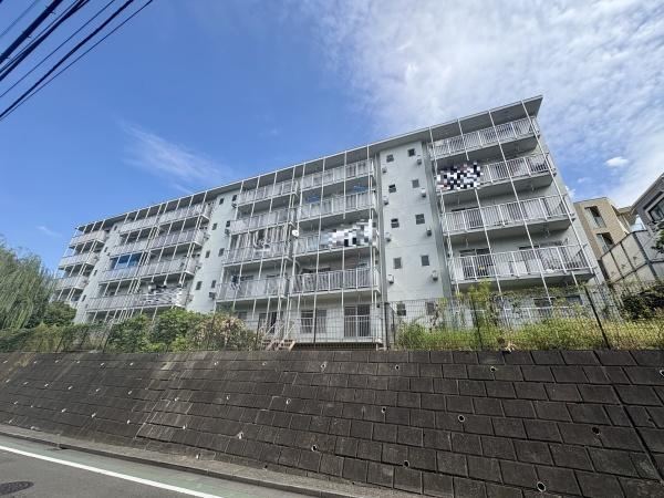 Renovated 3DK Apartment in Mita - Photo 1