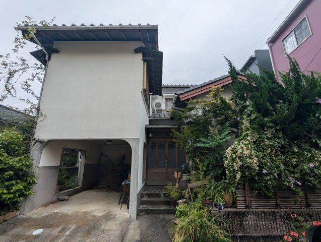 Conveniently Located House Near Schools in Numazu - Photo 1