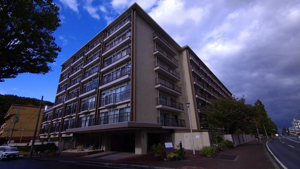 Charming 2LDK Apartment in Makomanai Area - Photo 1