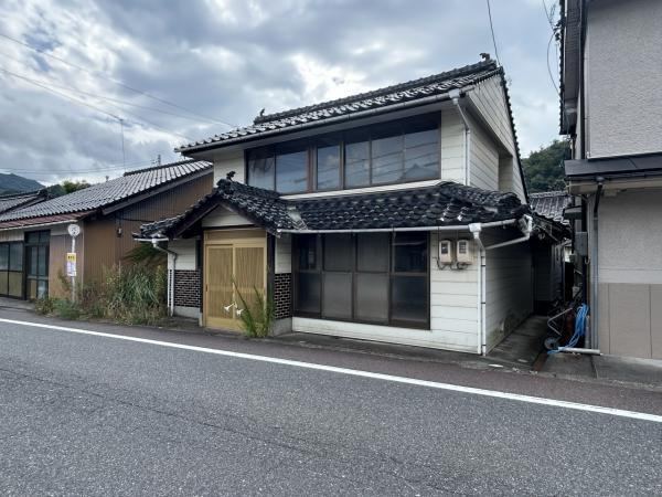 Stylish 7K+S Home with Courtyard in Yoshikacho - Photo 1
