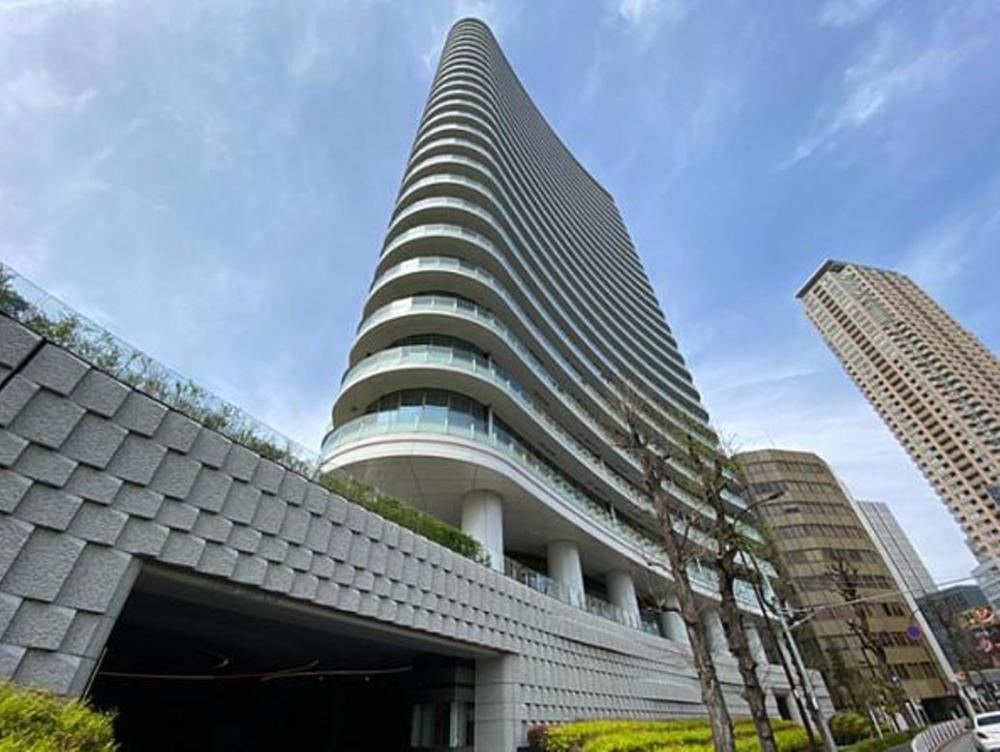 2LDK apartment in Minato Ward, Tokyo - Photo 1