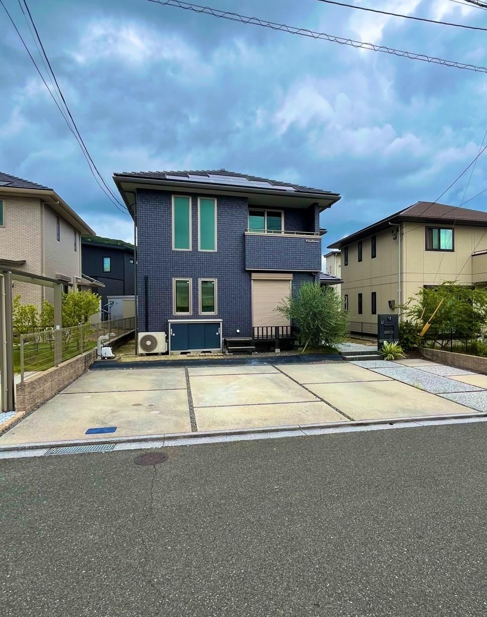 Panasonic-Built Home with Ample Parking in Moji - Photo 1