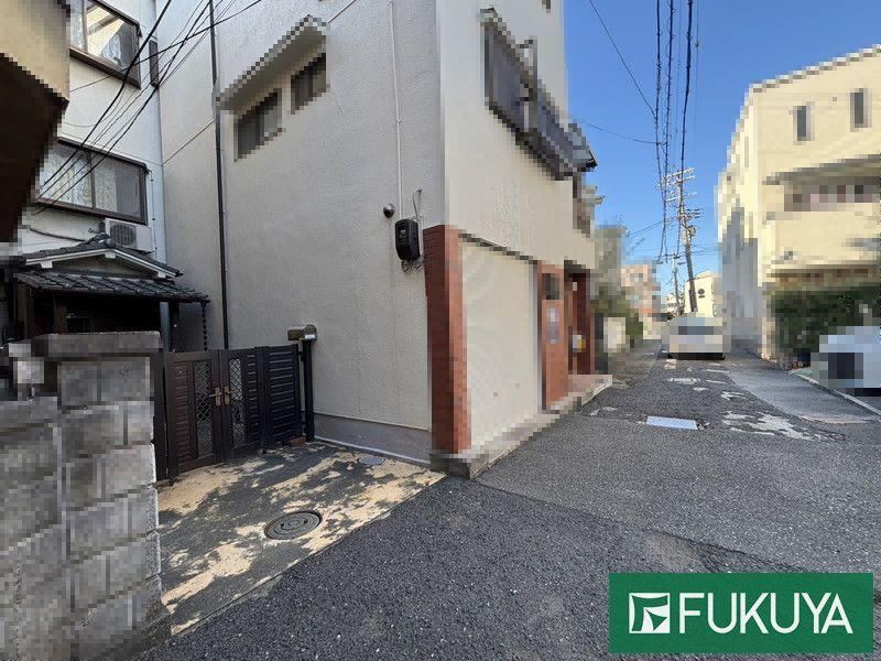 Convenient 4DK House Steps from Hirano Station, Osaka - Photo 1