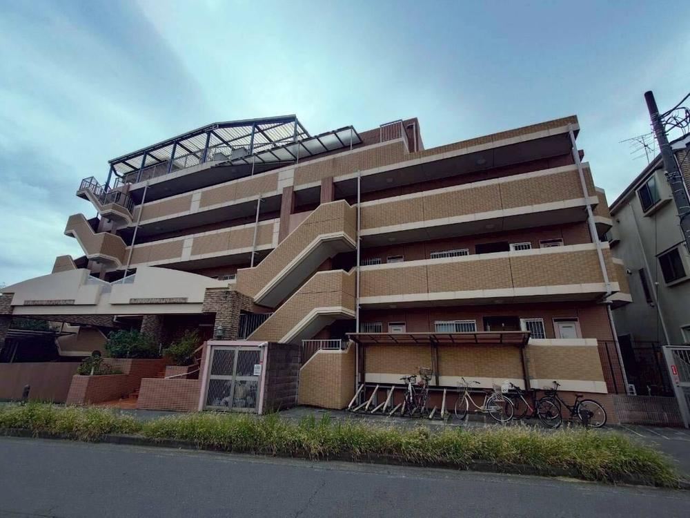Modern 3LDK Apartment with Parking in Kuchi - Photo 1