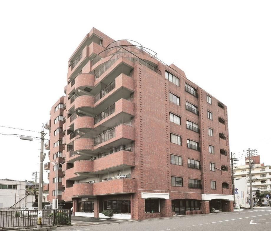 6LDK apartment in Shimonoseki, Yamaguchi - Photo 1