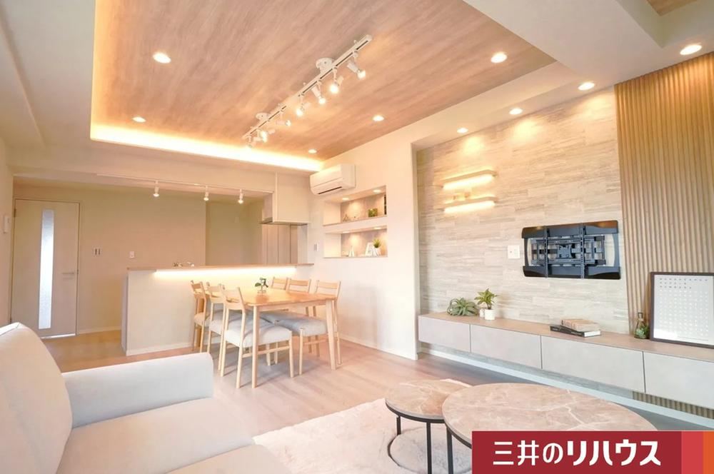 Renovated 3LDK Apartment with Ocean Views in Fujisawa - Photo 1