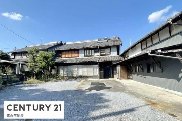 Spacious 10DK House with Ample Parking - Photo 1