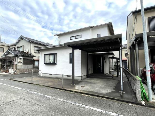 Conveniently Located 4LDK House in Sakura-cho - Photo 1