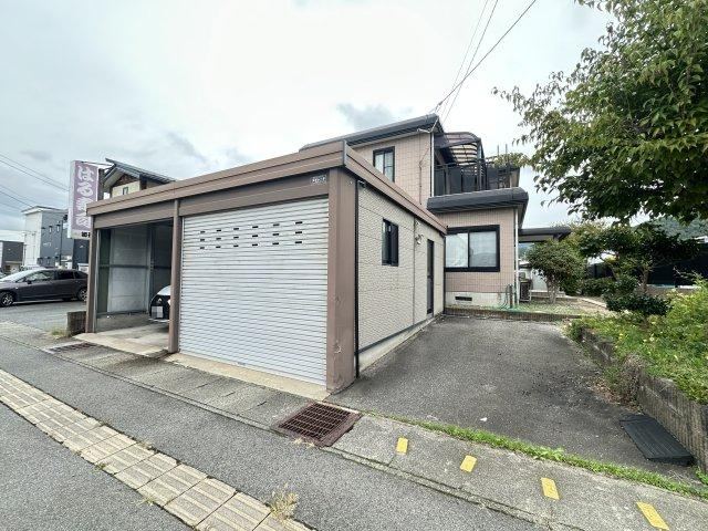 Well-Designed 4LDK House with Electric Shutter in Nagai - Photo 1