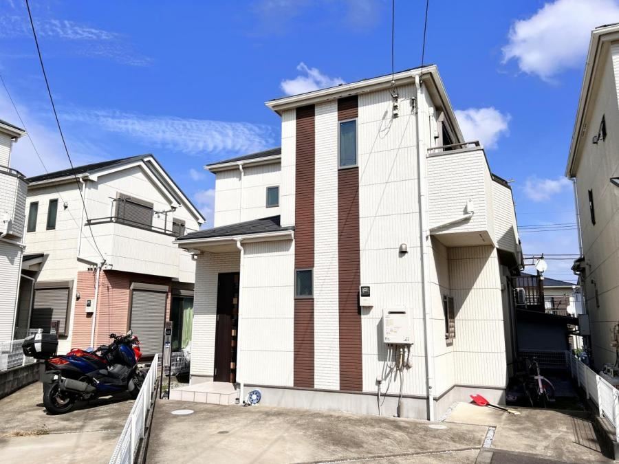 Modern 4LDK House with Garden in Ayase City - Photo 1