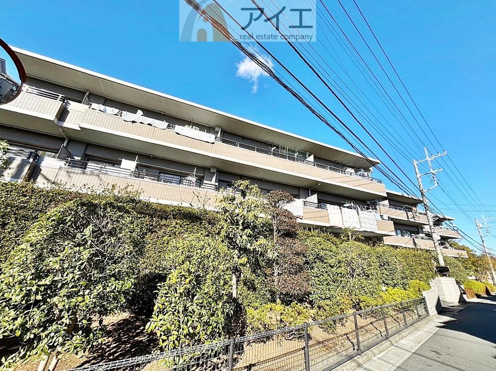 Renovated 3LDK Apartment with Modern Amenities - Photo 1