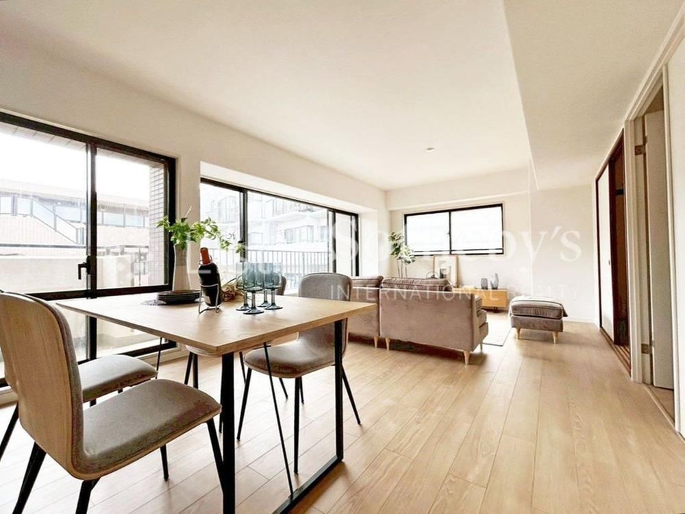 Spacious 3LDK Apartment with Great Views - Photo 1