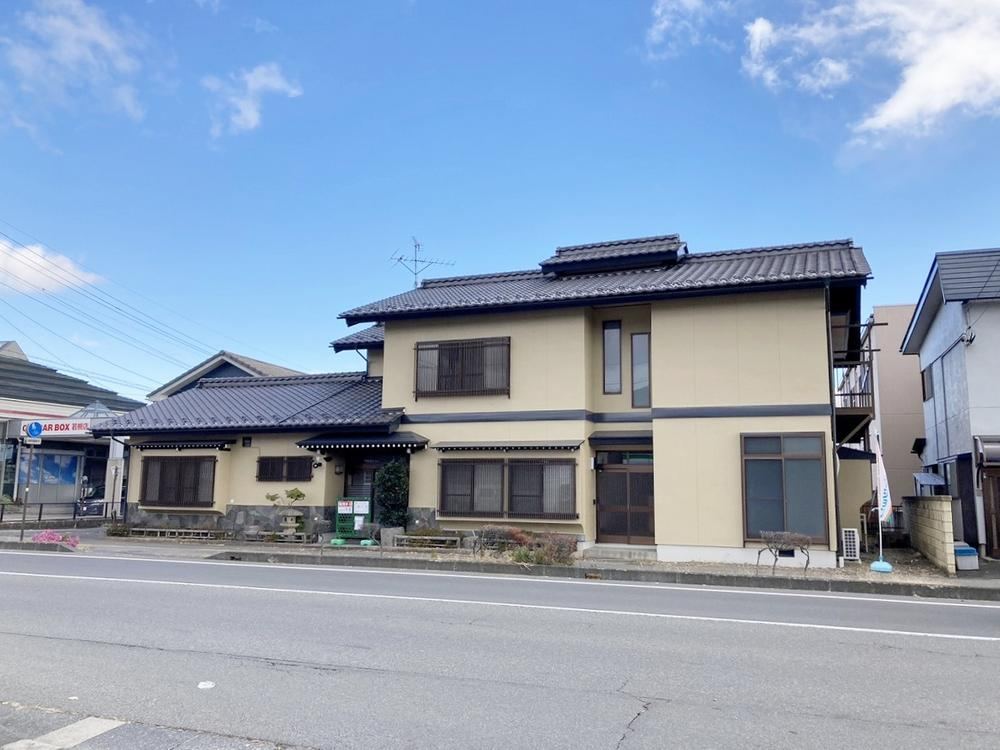 Updated 4LDK Home with Commercial Space in Tokuma - Photo 1