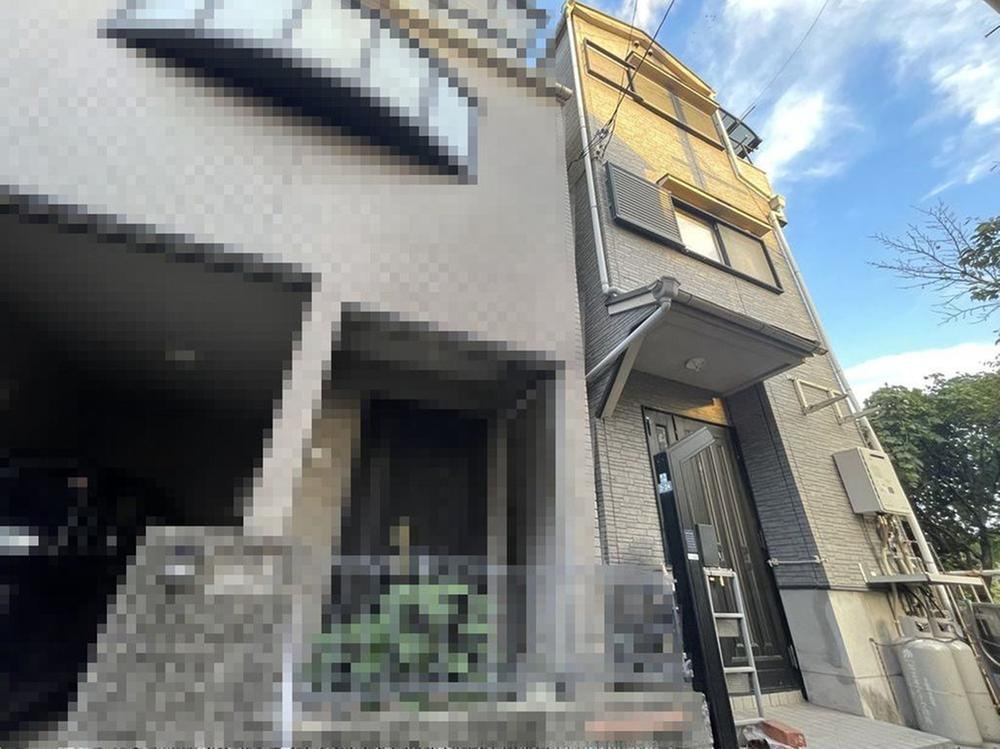 Spacious 4LDK Detached House with Great Views in Suga - Photo 1