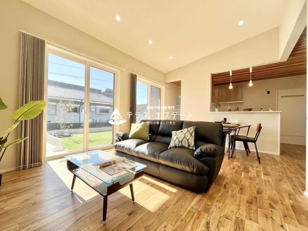 Newly Built 4LDK House with Ample Parking - Photo 1