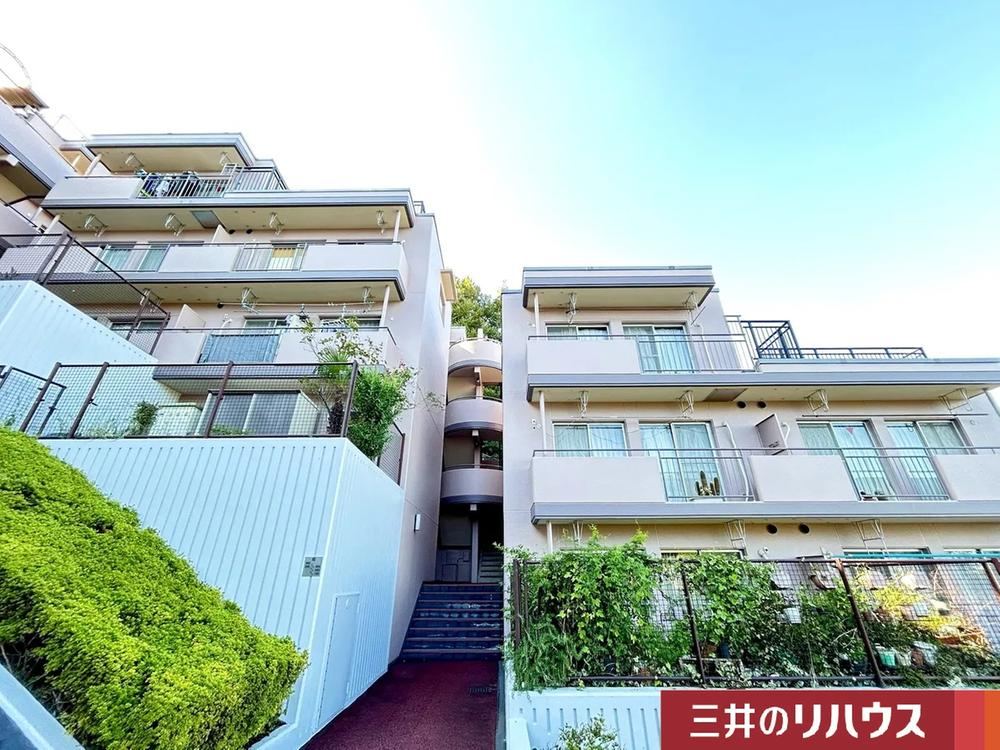 3LDK Apartment in Tsunashima - Photo 1