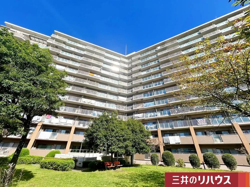 Stylish 3LDK Apartment in Kinugasa - Photo 1