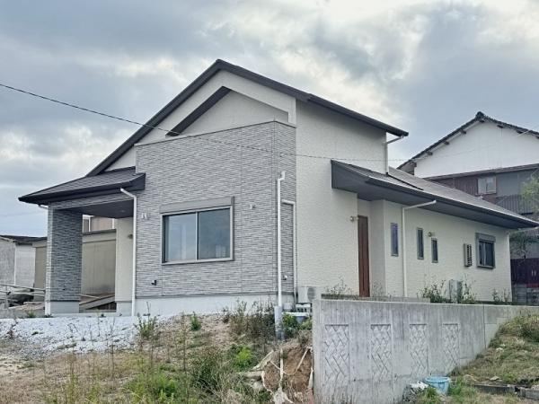 Ocean-Adjacent 2LDK+S House in Yukuhashi - Photo 1
