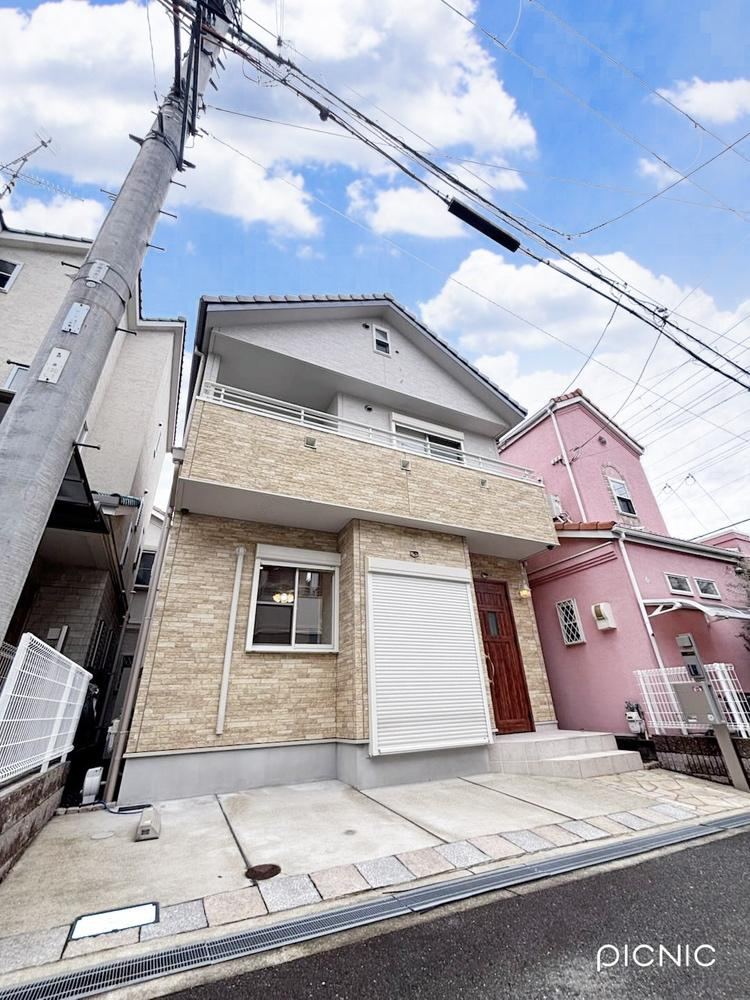 Used 3LDK+S House with Solar System in Toyonaka - Photo 1