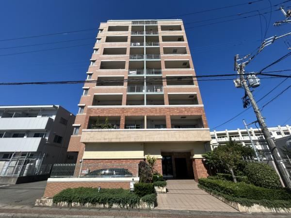 4LDK apartment in Chikushino, Fukuoka - Photo 1