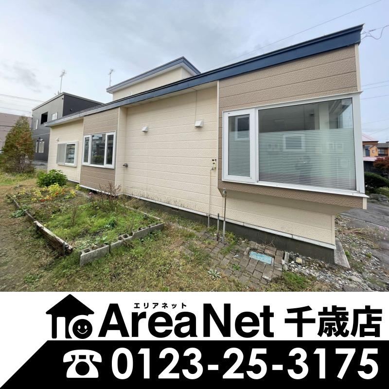 Spacious 4LDK+S House with City Gas in Chitose - Photo 1
