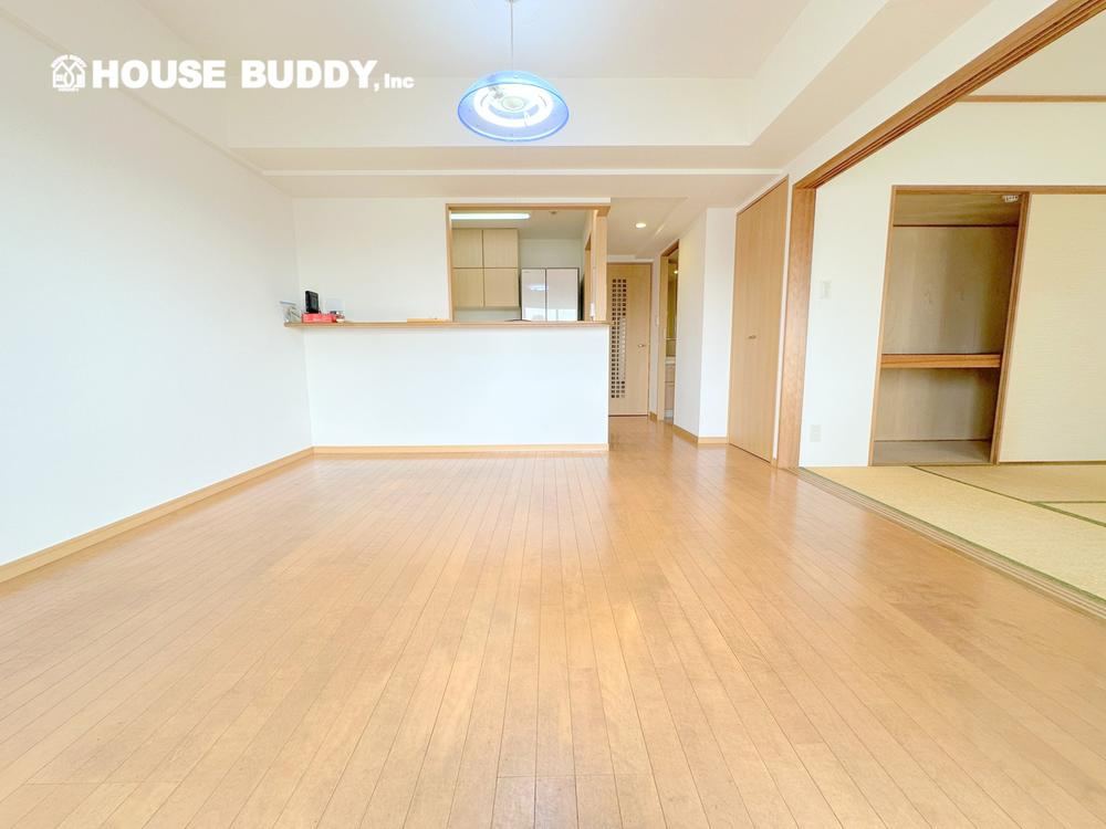 Bright 3LDK Apartment with Pet-Friendly Policy - Photo 1