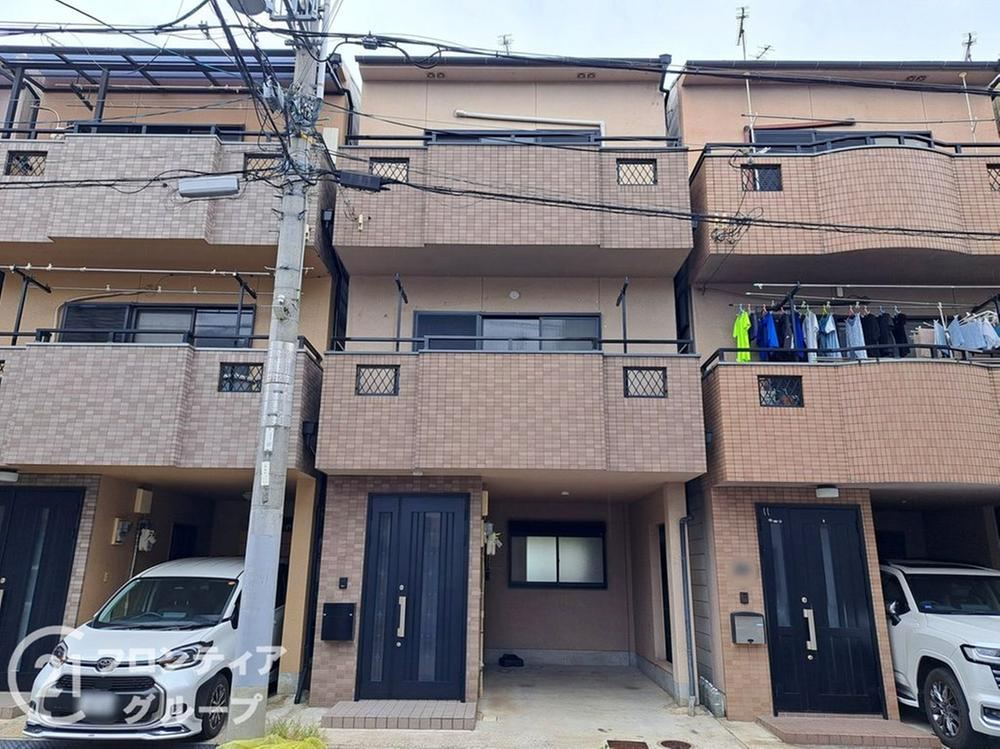 Renovated 4LDK House in Higashi-Osaka - Photo 1